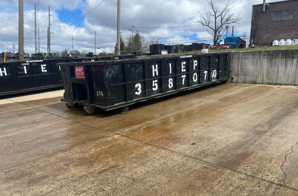 A Hiep Sanitation expert providing professional residential dumpster rental services in Orangetown, NY. Residential Dumpster Rental Near Me.